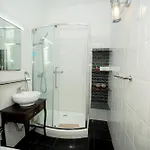 Large 3-bedroom 2 Bathroom Apartment, Multiple Bathrooms, Prime Location *