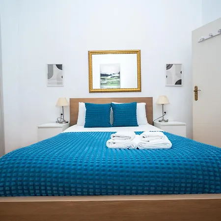 דירה Large 3-bedroom 2 Bathroom Apartment, Multiple Bathrooms, Prime Location