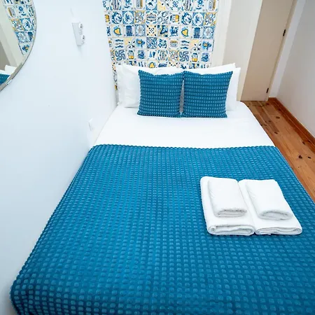 Large 3-bedroom 2 Bathroom Apartment, Multiple Bathrooms, Prime Location *